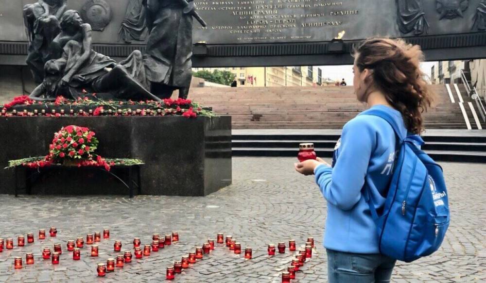 В Петербурге Волонтеры Победы ровно в 4 утра выложат свечами «1941 Помним» - gorod-plus.tv - Россия - Санкт-Петербург