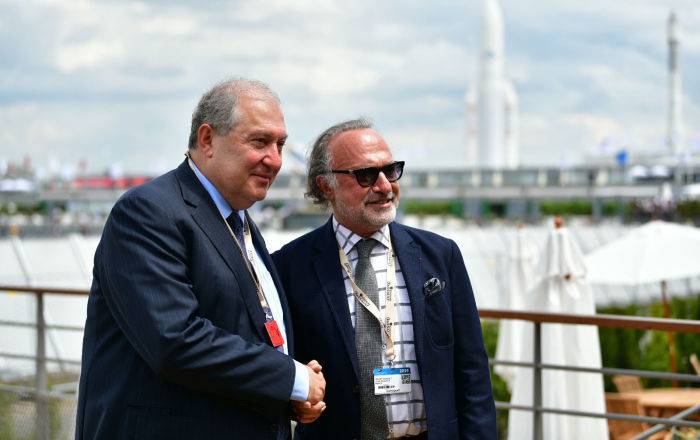 Армен Саркисян - Армен Саркисян встретился во Франции с президентом Dassault Group - о чем они договорились - ru.armeniasputnik.am - Армения - Франция - Париж
