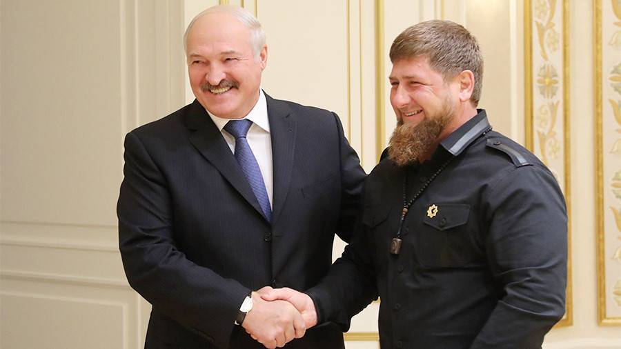 Александр Лукашенко - Рамзан Кадыров - Лукашенко во время визита Кадырова в Минск наградил его орденом Дружбы народов - news-front.info - Белоруссия - респ. Чечня - Минск - Ливия