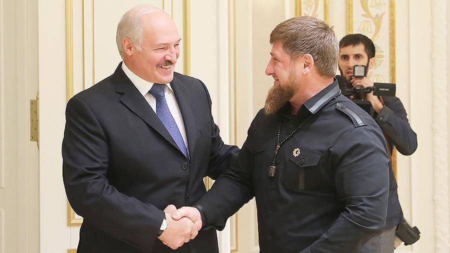 Александр Лукашенко - Рамзан Кадыров - Лукашенко наградил Кадырова орденом и назвал его своим братом - iz.ru - Белоруссия - респ. Дагестан - респ. Чечня - Минск