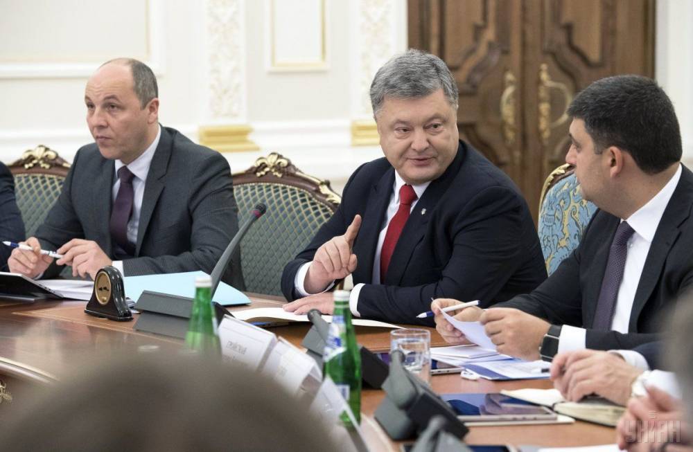 Владимир Зеленский - Петр Порошенко - Михаил Подоляк - Гройсман раскрыл все схемы Порошенко: Воровал и рычал «Не мешай» - akcenty.com.ua - Украина