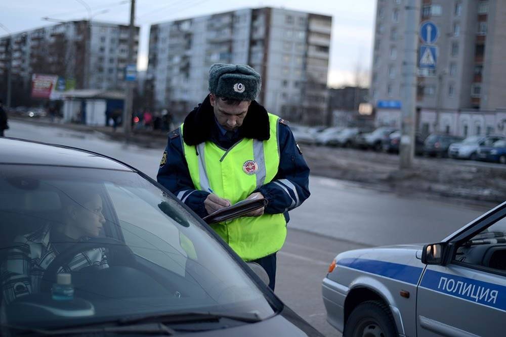 Лайфхак для водителей — что делать, когда инспектор ДПС требует сесть в патрульную машину - pravda-tv.ru