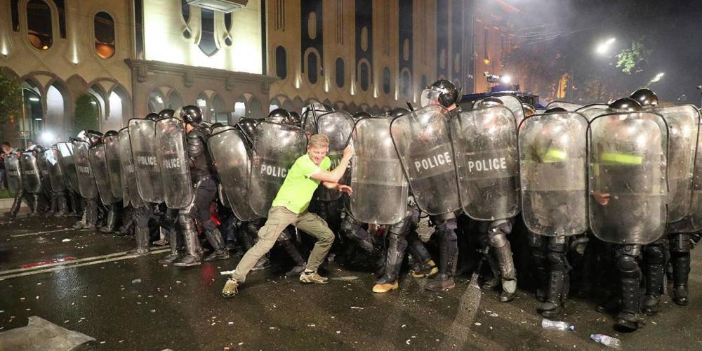 Дмитрий Песков - Сергей Гаврилов - В Кремле назвали протесты в Грузии "русофобской провокацией" - ruposters.ru - Москва - Россия - Грузия - Тбилиси