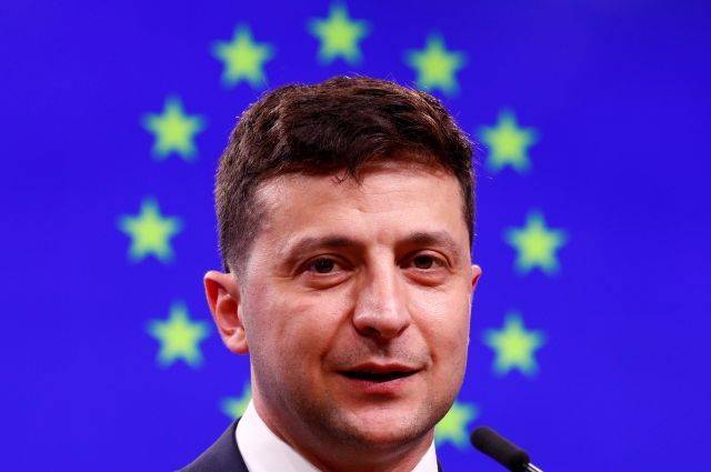 Владимир Зеленский - Руслан Стефанчук - Зеленский внес в Раду закон о наказании за неперсональное голосование - aif.ru - Украина
