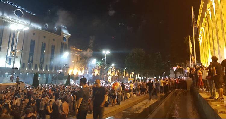 Протестующие в Тбилиси требуют отставки главы МВД и досрочных выборов в парламент - theins.ru - Тбилиси