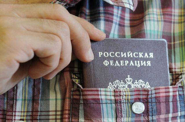 Антон Морозов - Дума рассмотрит проект об обязательном наличии гражданства РФ у гидов - aif.ru - Россия