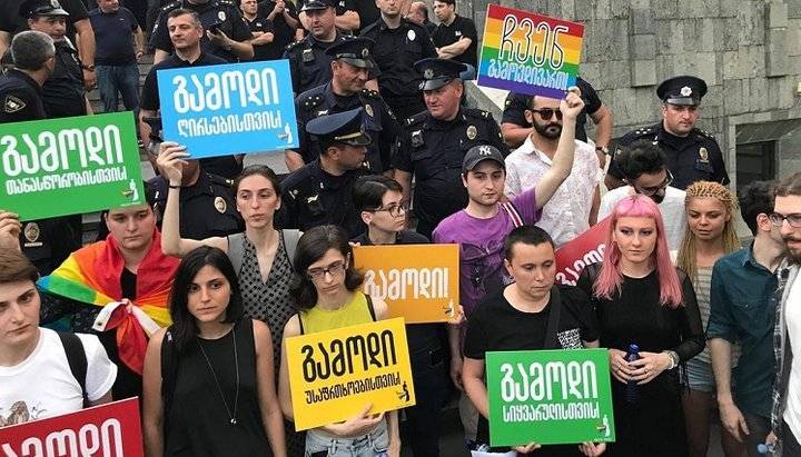 Из-за акций протеста у парламента в Тбилиси отложили проведение гей-парада - theins.ru - Грузия - Тбилиси
