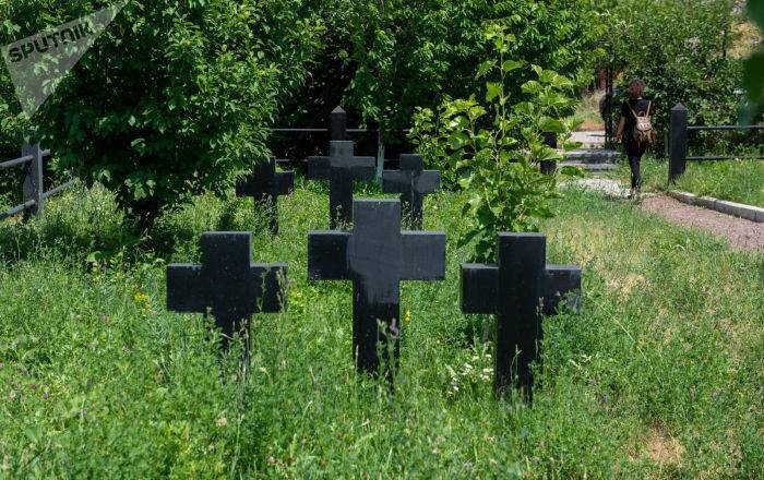 Рыдал, но спасла тутовка: как сын немецкого военнопленного нашел могилу отца в Ереване - ru.armeniasputnik.am - Ереван