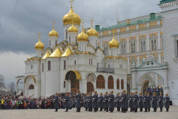 Развод караулов в Кремле перенесен на 23 июля - vm.ru