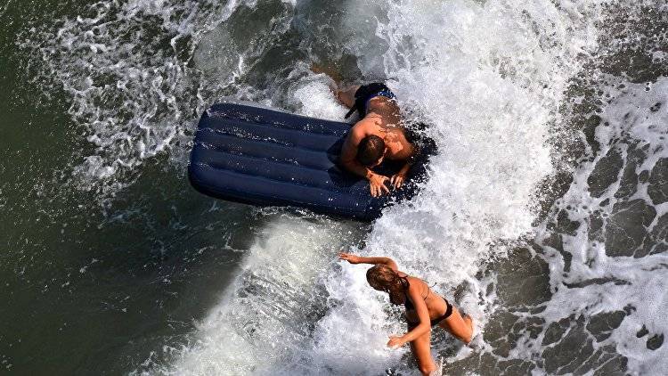 В Алуште туристку на матрасе унесло в открытое море - crimea.ria.ru - Россия - Крым - Симферополь