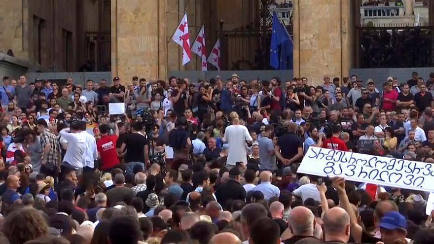 Сергей Гаврилов - Георгий Гахария - У здания парламента Грузии проходит новый митинг - theins.ru - Грузия - Тбилиси - Российская Империя