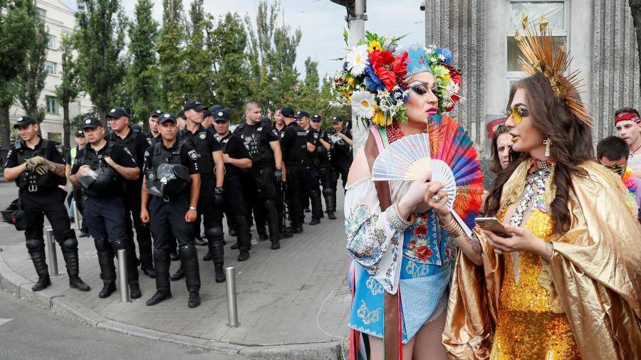 Андрей Крищенко - Участников гей-парада в Киеве хотели закидать нечистотами - iz.ru - Украина - Киев - Громадьск