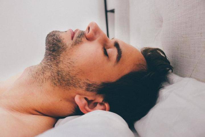 Исследователи развеяли три мифа о здоровом сне - vm.ru - Лондон