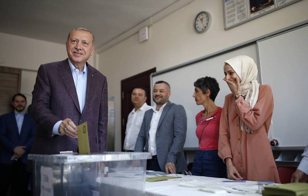 Тайип Эрдоган - Партия Эрдогана впервые с 2002 года уступила на выборах мэра Стамбула - tass.ru - Турция - Анкара - Стамбул