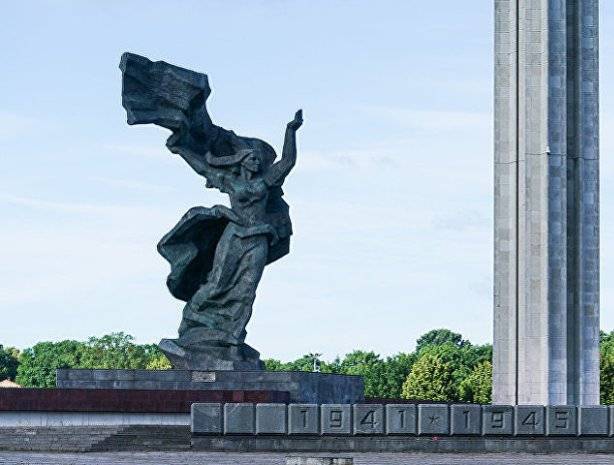 Памятник - снести, российскую армию - вернуть - vpk-news.ru - Рига - Латвия