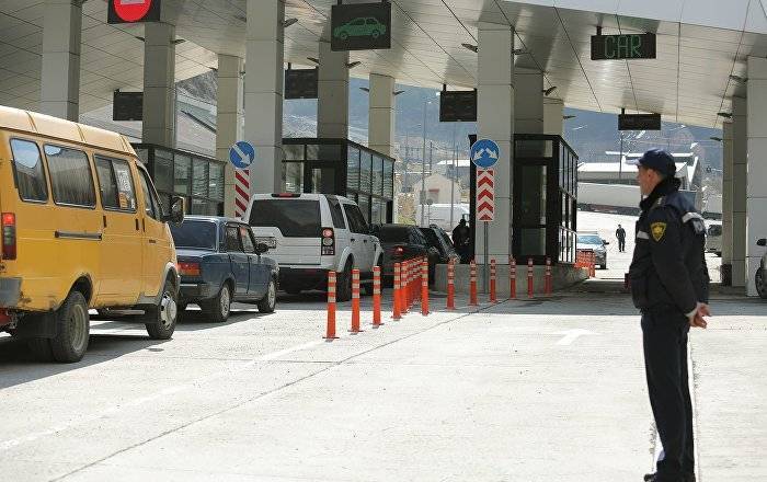 Армянский автобус застрял на российско-грузинской границе — в компании назвали причину - ru.armeniasputnik.am - Москва - Армения - Ереван