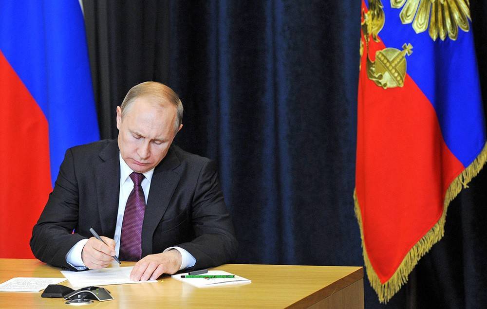 Владимир Путин - Путин продлил санкции против Запада - tvc.ru - Москва - Норвегия - Россия - США - Украина - Лихтенштейн - Черногория - Исландия - Албания