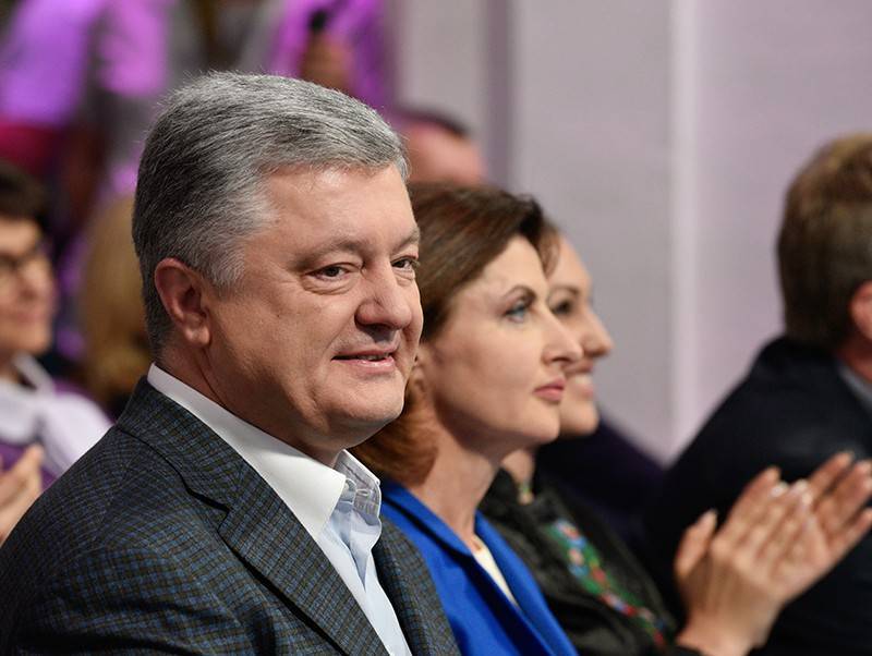 Петр Порошенко - Украинцы в восторге от поедающего плов Порошенко с заплывшим лицом - tvc.ru - Украина - Киев