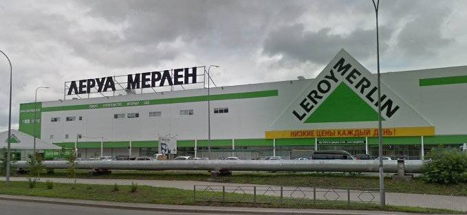 В «Леруа Мерлен» в Кемерово тяжелая металлическая дверь придавила ребенка - readovka.news - Кемерово