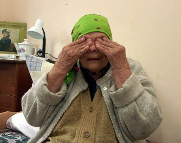 Ни стыда, ни совести. Две смолянки обокрали 91-летнюю старушку - readovka.ru - Смоленская обл.