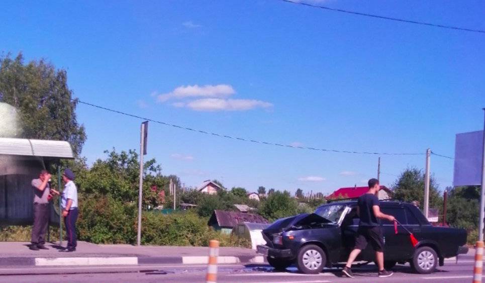 «Жигули сильно повреждены»: в Смоленске произошла авария с участием маршрутки - readovka.ru - Смоленск