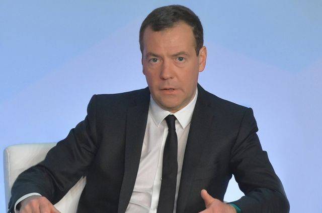 Дмитрий Медведев - Филипп Эдуар - Премьер Франции заявил Медведеву, что антироссийские санкции могут отменить - aif.ru - Россия - Франция - Венгрия
