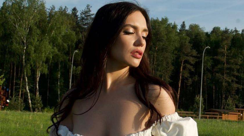 Ольга Серябкина - "Как извращенка": Серябкина засветила трусы - utro.ru