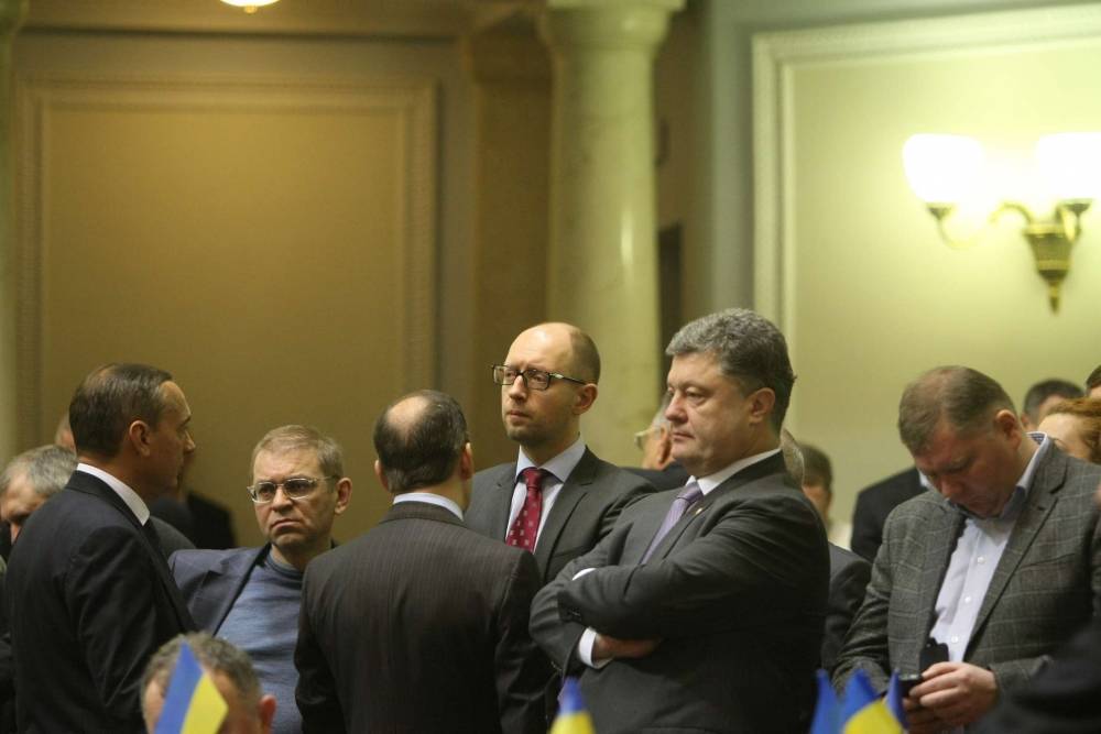 Петр Порошенко - Арсений Яценюк - Яценюк сдал Порошенко с потрохами: "Петр Алексеевич меня научил..." - akcenty.com.ua - Украина