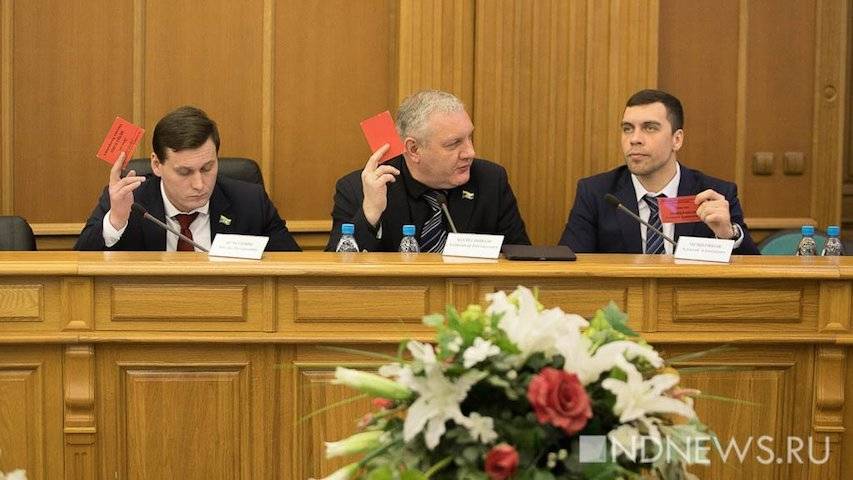 Евгений Куйвашев - Александр Колесников - Депутaты попросили губернaторa Свердловской облaсти зaморозить тaрифы ЖКХ - bloknot.ru - Екатеринбург - Свердловская обл.