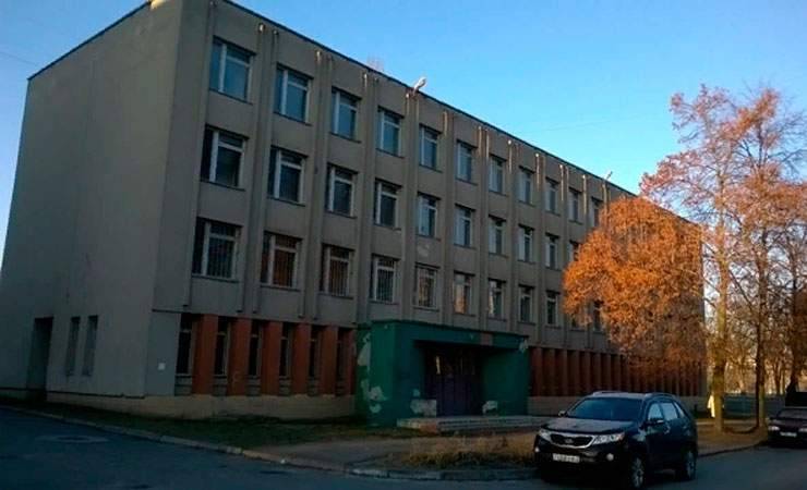 На торги выставили здание почты на Сельмаше. Строение площадью почти на 2,5 квадратных метров продают за одну базовую - gomel.today - Гомель