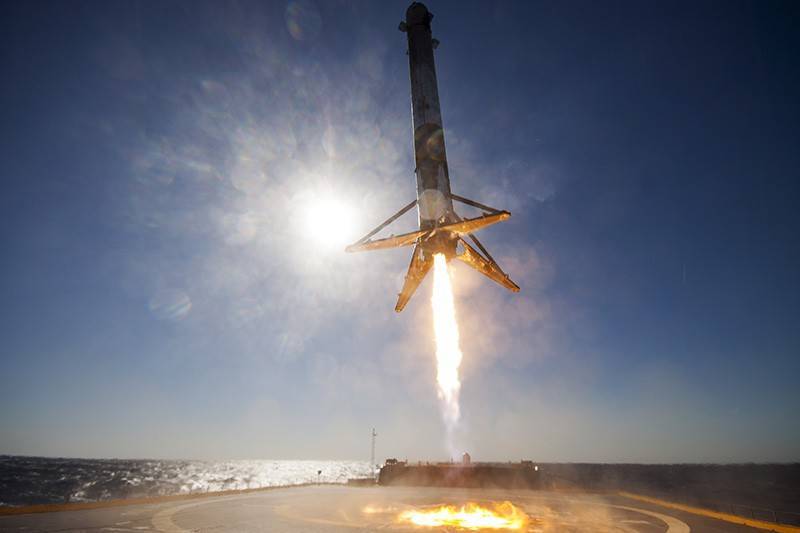 Видео взрыва при посадке ступени ракеты Falcon Heavy - tvc.ru - шт.Флорида