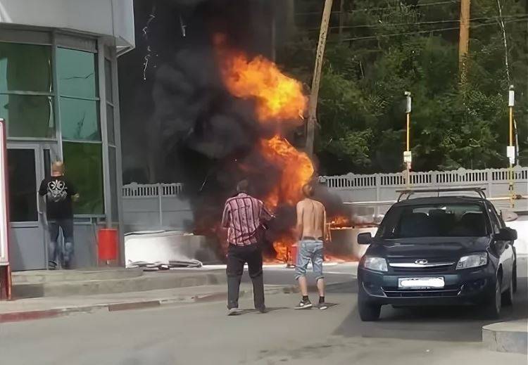 Под Астраханью двое пенсионеров пострадали при пожаре на заправке - astravolga.ru - Астрахань