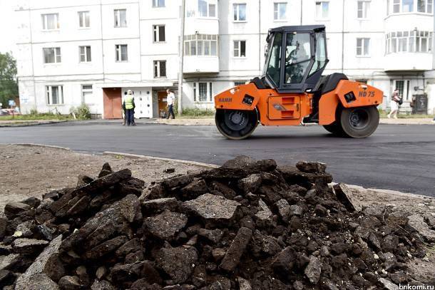 В Эжвинском районе Сыктывкара завершают благоустройство дворов - bnkomi.ru - Сыктывкар - район Эжвинский