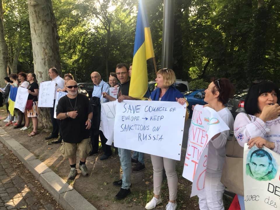 Под зданием Совета Европы собрался пикет против возвращения России в ПАСЕ - cursorinfo.co.il - Австрия - Норвегия - Россия - Украина - Италия - Грузия - Турция - Франция - Испания - Португалия - Азербайджан - Словакия
