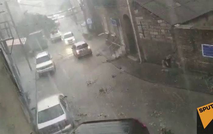 Стихия разбушевалась - видео урагана в Грузии появилось в сети - ru.armeniasputnik.am - Грузия - Тбилиси