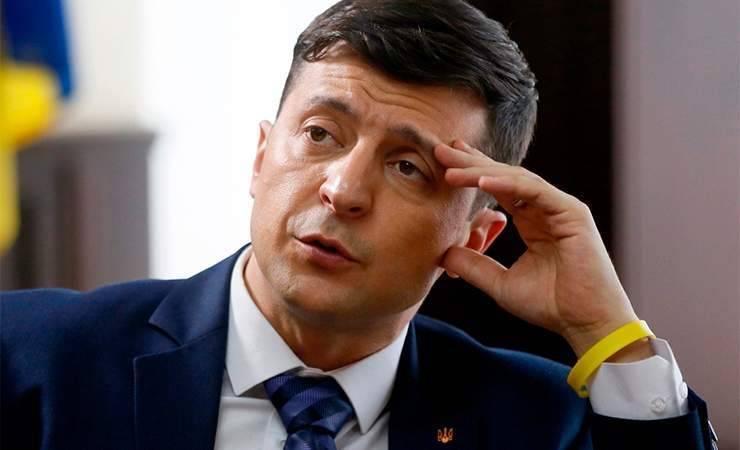 Владимир Зеленский - Юлия Мендель - СМИ узнали, какую зарплату получил Зеленский за первый месяц на посту президента Украины - gomel.today - Украина