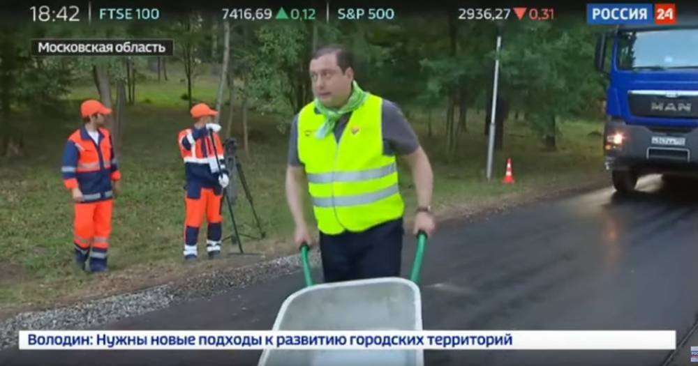 Алексей Островский - Алексей Островский поработал асфальтоукладчиком - readovka.ru - Россия - Смоленск - Московская обл. - Солнечногорск