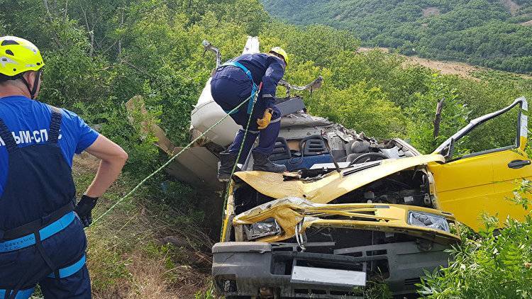 В Крыму со склона "кувыркнулся" грузовик: есть пострадавшие - crimea.ria.ru - Крым - Симферополь