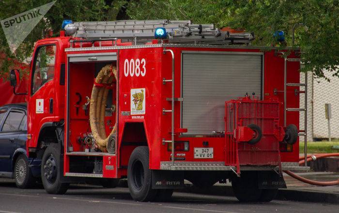 Взрыв и пожар в пункте по установке газовых баллонов в Армении: есть пострадавшие – видео - ru.armeniasputnik.am - Армения