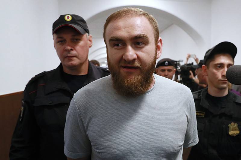 Рауф Арашуков - Рауль Арашуков - Арашуков заказал убийство за плевок в собственный портрет - tvc.ru - Москва