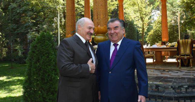 Александр Лукашенко - Эмомали Рахмон - Рахмон и Лукашенко договорились о совместной работе на рынках Афганистана - dialog.tj - Белоруссия - Таджикистан - Минск - Афганистан - Пакистан