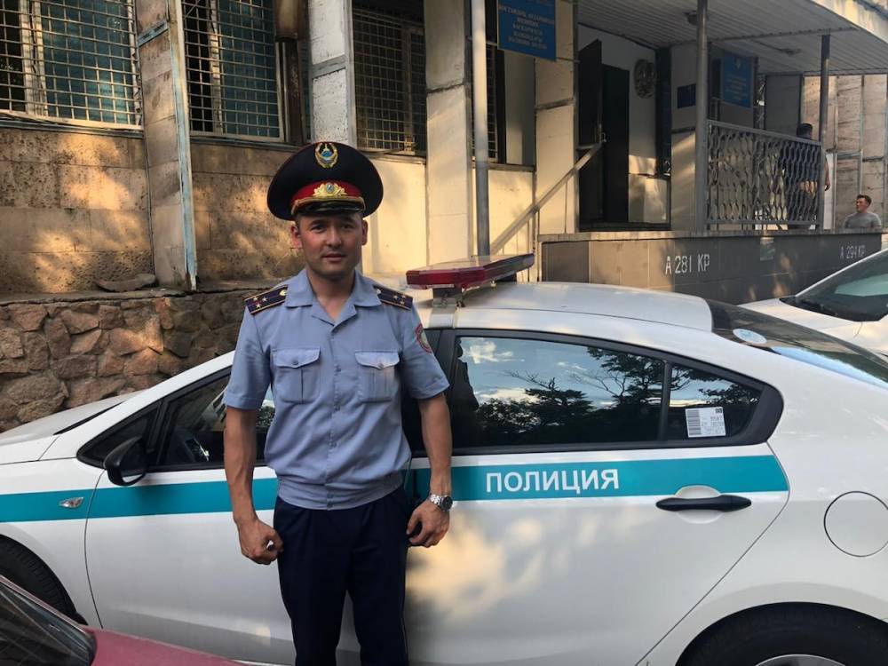 Алматинский полицейский спас мужчину, который хотел совершить суицид - nur.kz - Алма-Ата - Жамбылская обл.