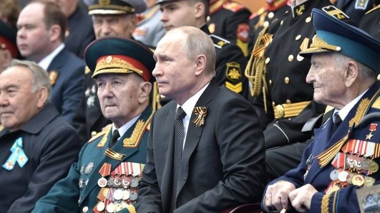 Дональд Трамп - Владимир Путин - Вильям Клинтон - Борис Ельцин - Юрий Ушаков - Джордж Буш - Трамп - Ветераны рады были бы видеть Трампа на параде Победы, но не верят, что его дела отпустят - polit.info - Москва - Россия - США - Москва