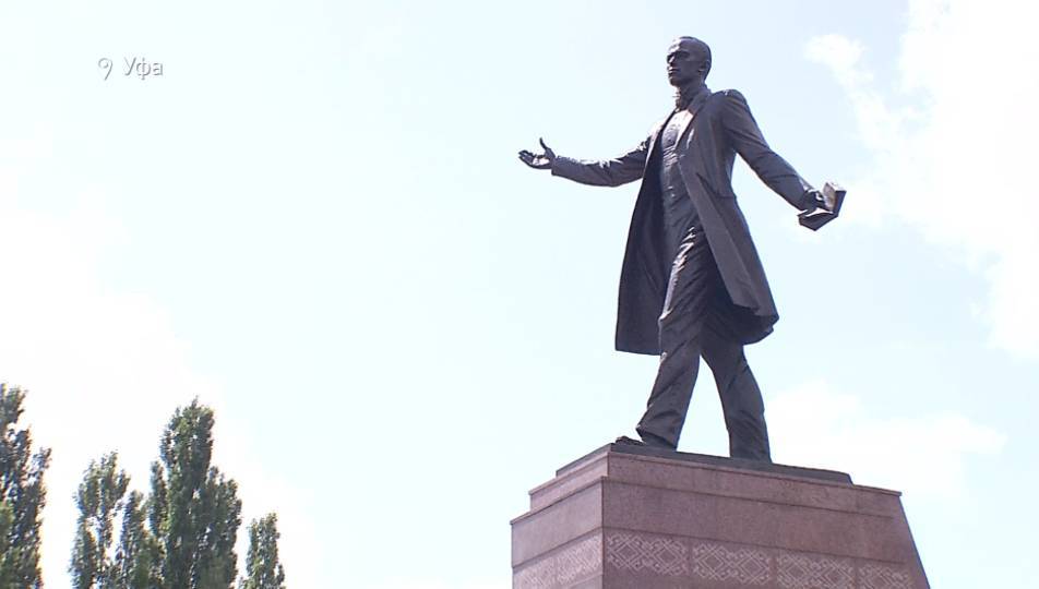 В Уфе открыли памятник поэту и общественному деятелю Шайхзаде Бабичу - bash.news - Уфа