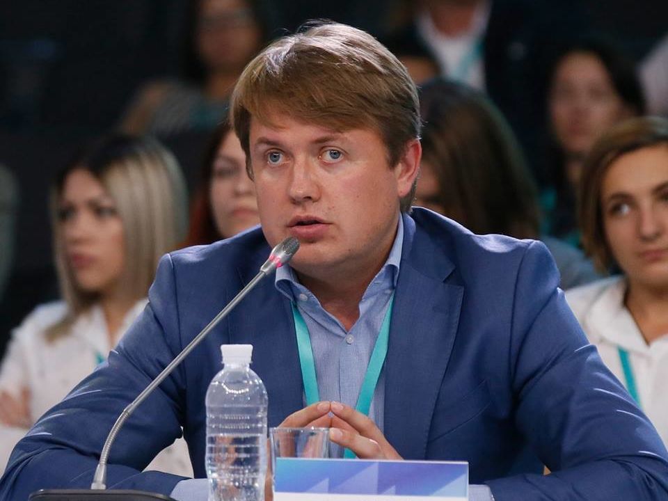 Андрей Герус - Представитель Зеленского заявил о готовности сменит мандат на метлу - news-front.info - Украина - Армения