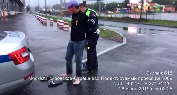 Александр Евсин - В Москве вор попытался угнать автомобиль, проколол колесо и был задержан - govoritmoskva.ru