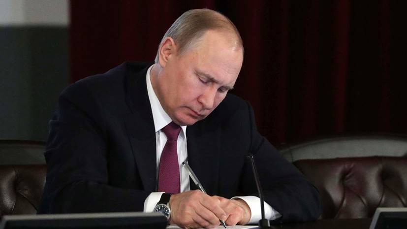 Владимир Путин - Путин подписал закон о дополнительных гарантиях защиты прав дольщиков - russian.rt.com - Строительство