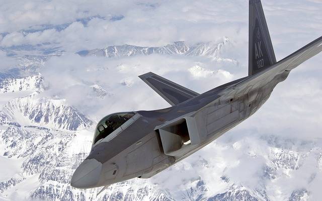 Дональд Трамп - Соединенные Штаты послали на Ближний Восток истребители F-22 - cursorinfo.co.il - США - Иран - Саудовская Аравия - Катар