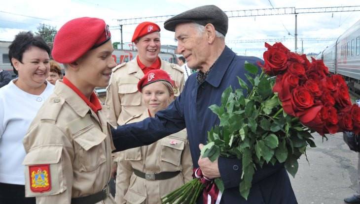 Василий Лановой - Василий Лановой принял участие в торжествах в честь Дня партизан и подпольщиков - bragazeta.ru - Брянск