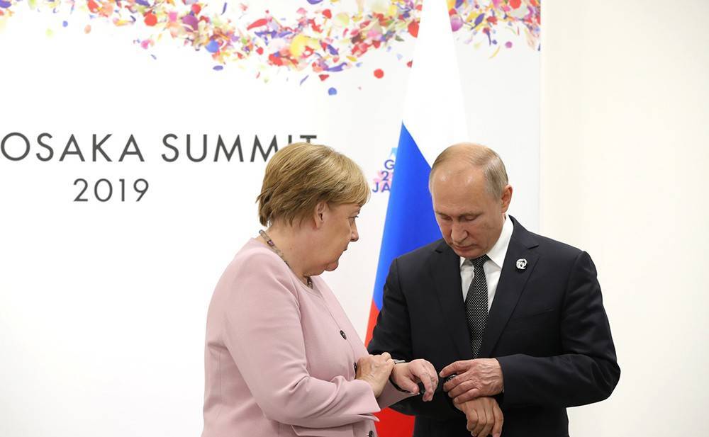 Владимир Зеленский - Владимир Путин - Ангела Меркель - После тряски у Меркель возникли проблемы во времени и пространстве (видео) - tvc.ru - Россия - Украина - Германия